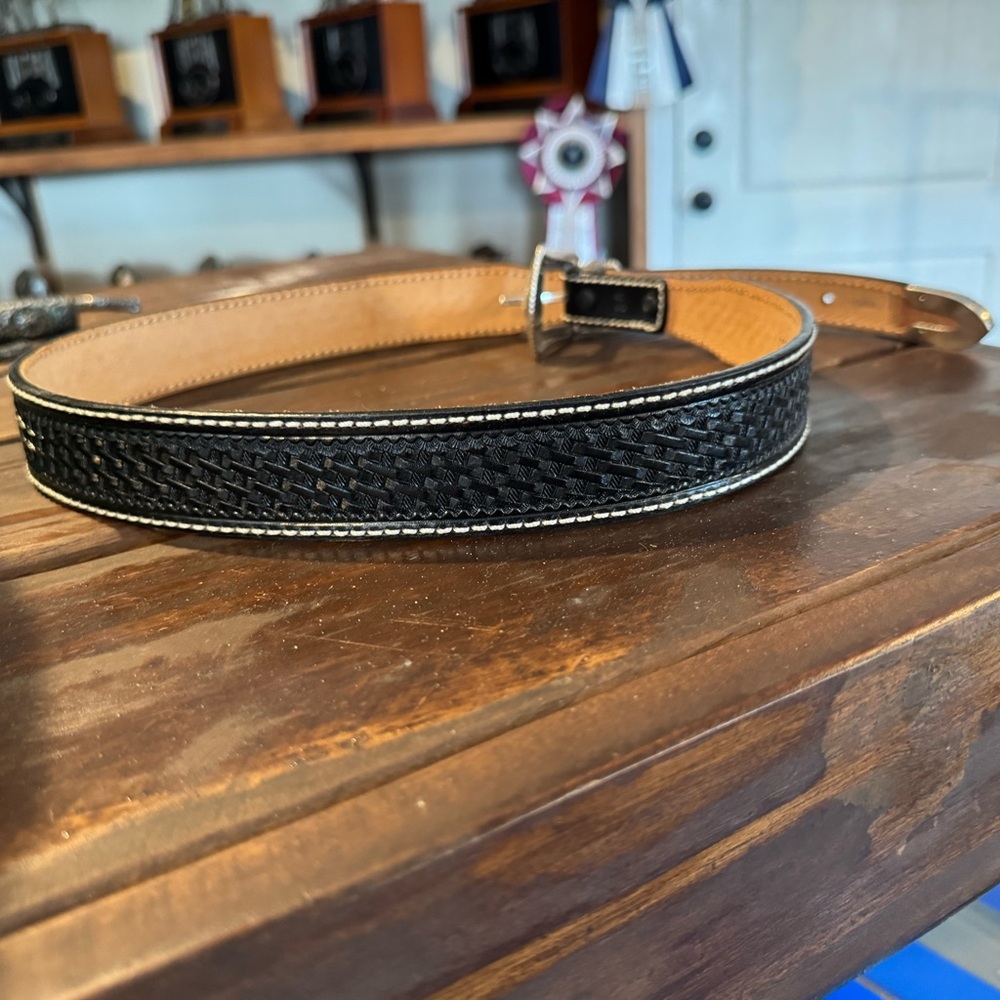 Brand new men’s Justin leather belt with silver buckle & tip